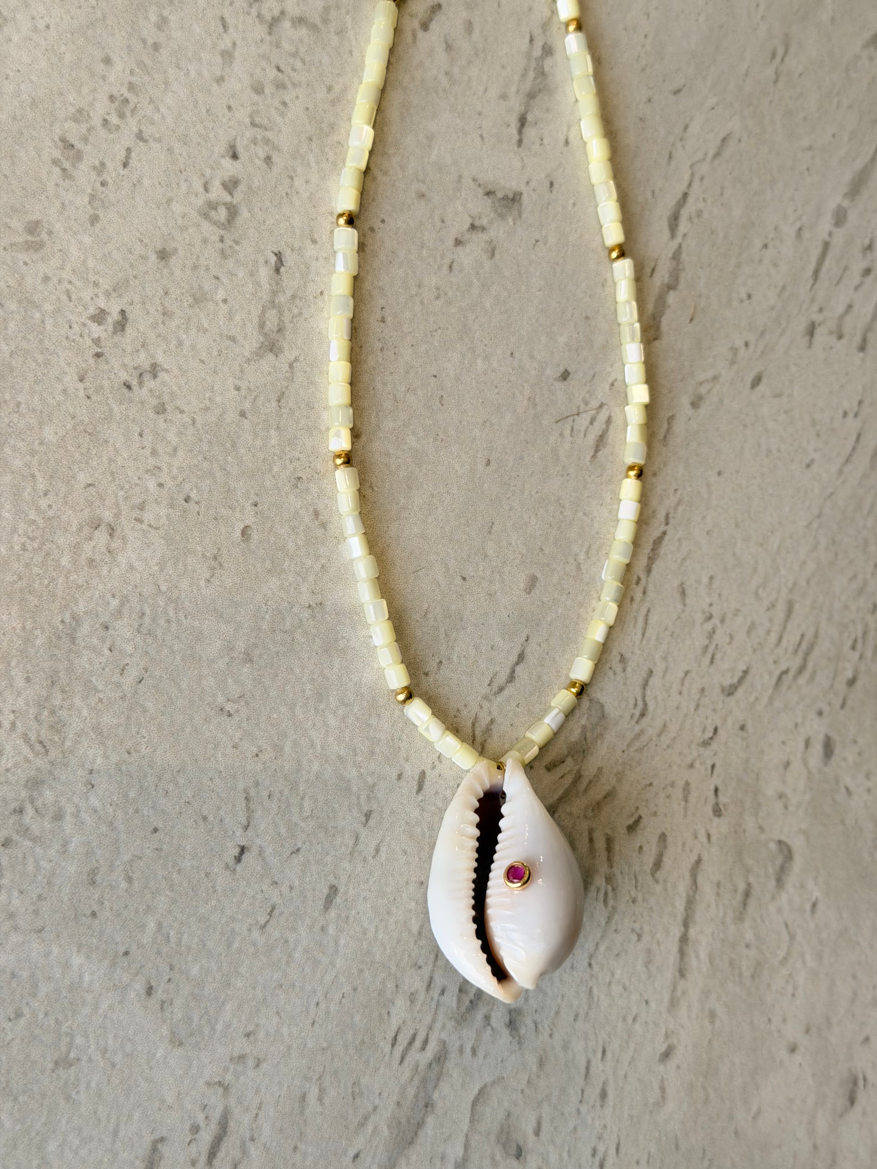 Collana  IVORY SHELL RUBY ★𝒮𝓉𝓎𝓁𝒾𝓏ℯ 𝓈𝓉𝓊𝒹𝒾ℴ